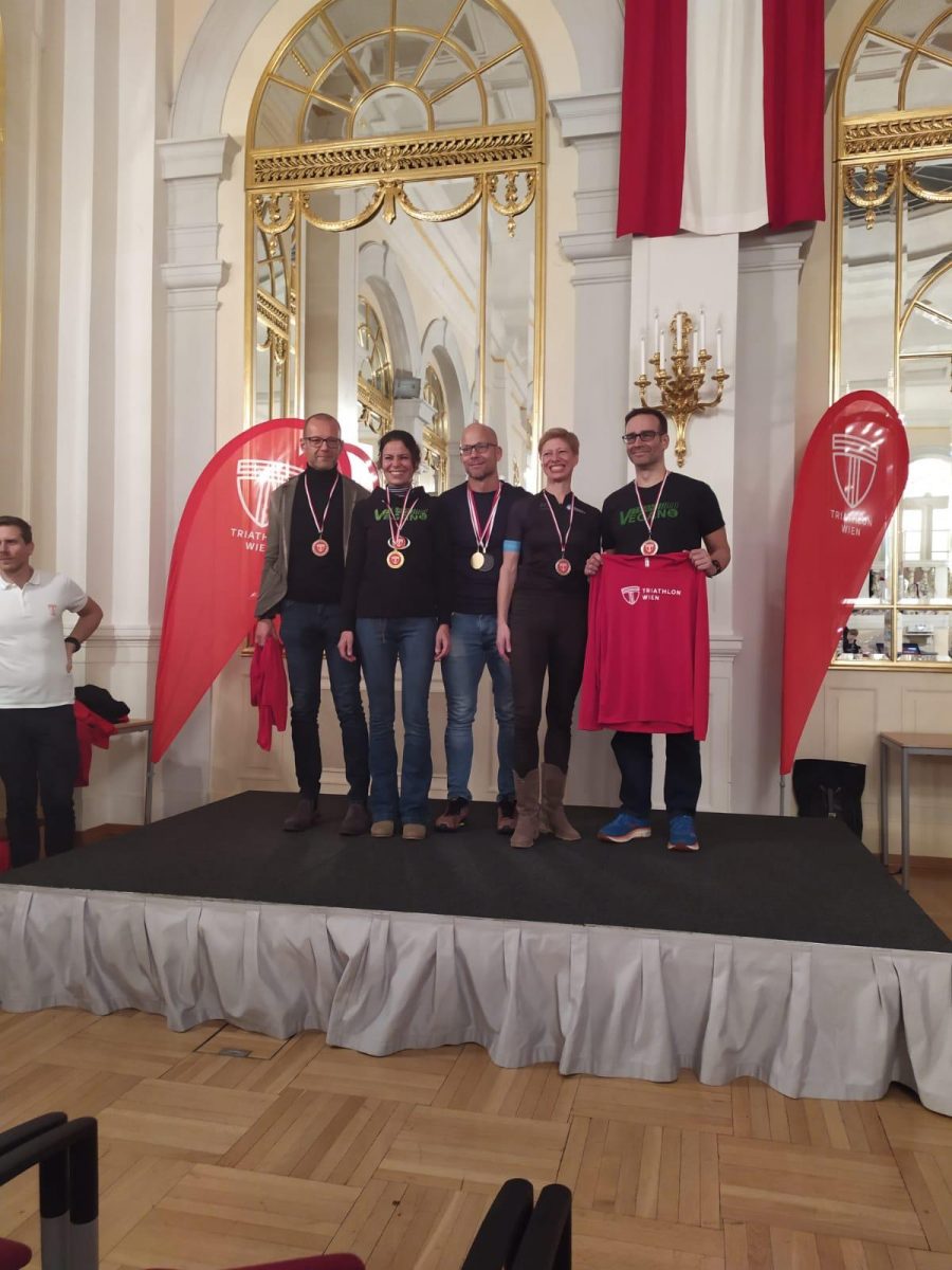 Top Triathlon Jahr im Team Vegan.at - Ehrung bei Triathlon Jahresfeier